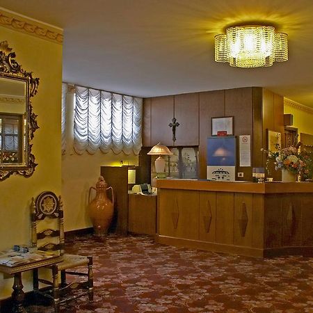 Hotel Quattro Strade ガルバニャーテ・ミラネーゼ エクステリア 写真