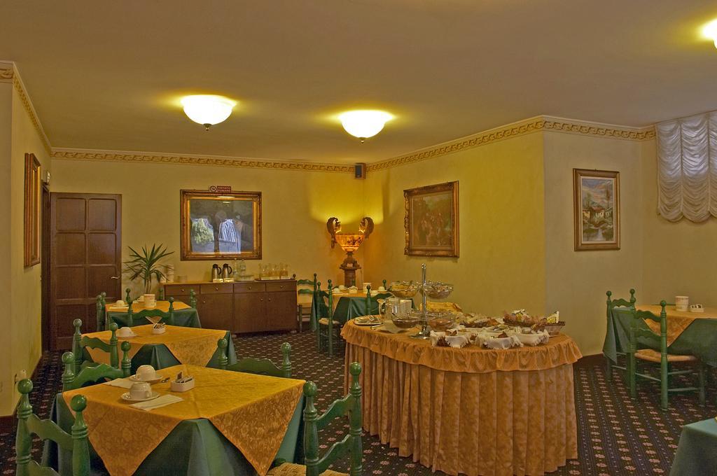 Hotel Quattro Strade ガルバニャーテ・ミラネーゼ エクステリア 写真
